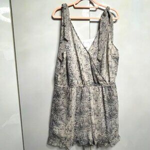 Snakeskin print short jumper